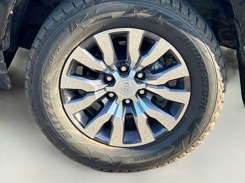 Used 2021 Toyota Tacoma Limited AWD/4WD image 31