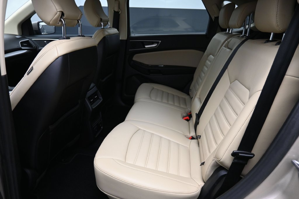 Used 2017 Ford Edge SEL w/ Equipment Group 201A FWD image 30