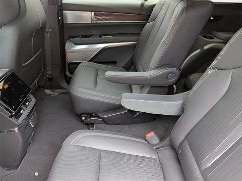 New 2026 Cadillac Vistiq Sport image 15