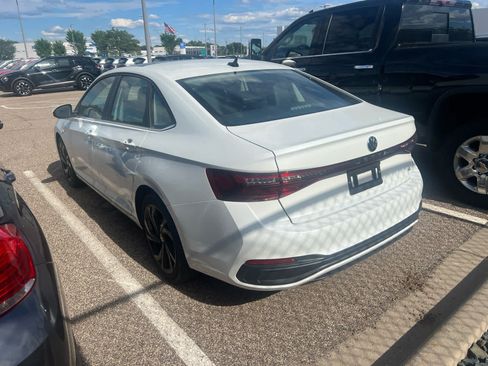 Used 2026 Volkswagen Jetta SE w/ Black Wheel Package FWD image 4