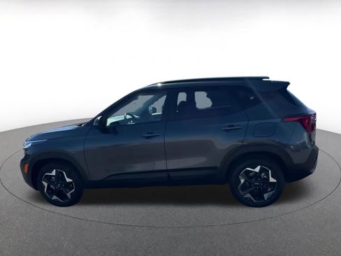 Used 2025 Kia Seltos S image 9