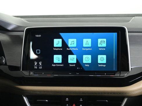 Used 2025 Volkswagen Atlas Cross Sport SE w/ Panoramic Sunroof Package image 13