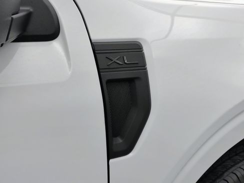 New 2025 Ford Maverick XL image 13