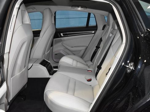 Used 2023 Porsche Panamera 4 Platinum Edition image 20