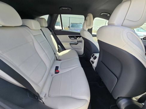 Used 2023 Mercedes-Benz GLC 300 4MATIC image 12