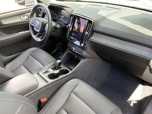New 2025 Volvo XC40 B5 Core w/ Protection Package Premier image 13
