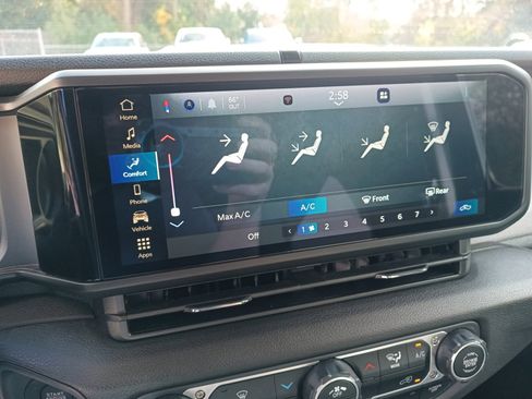 Used 2025 Jeep Gladiator Sport image 21