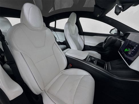 Used 2022 Tesla Model S Plaid image 18