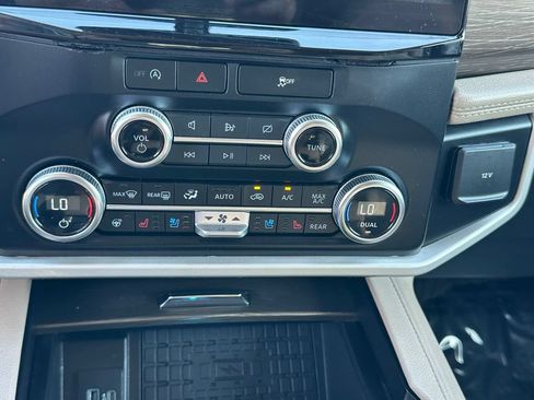 Used 2023 Ford Expedition Limited AWD/4WD image 30