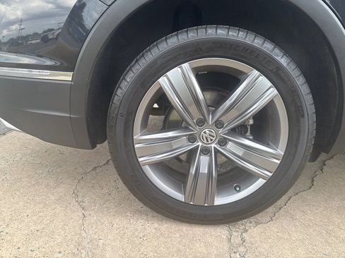 Used 2019 Volkswagen Tiguan SEL Premium image 36