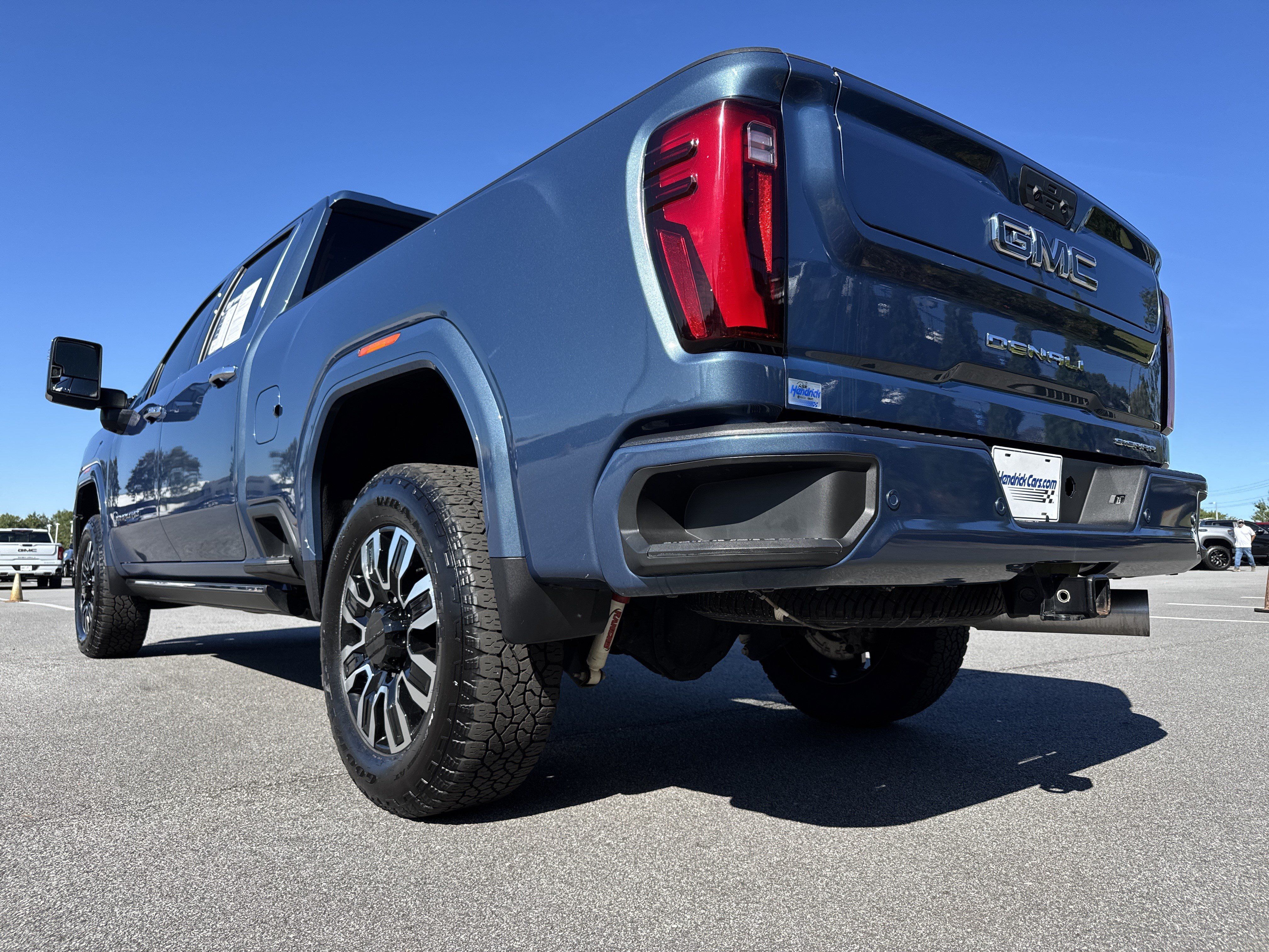 Used 2025 GMC Sierra 2500 Denali Ultimate AWD/4WD image 8