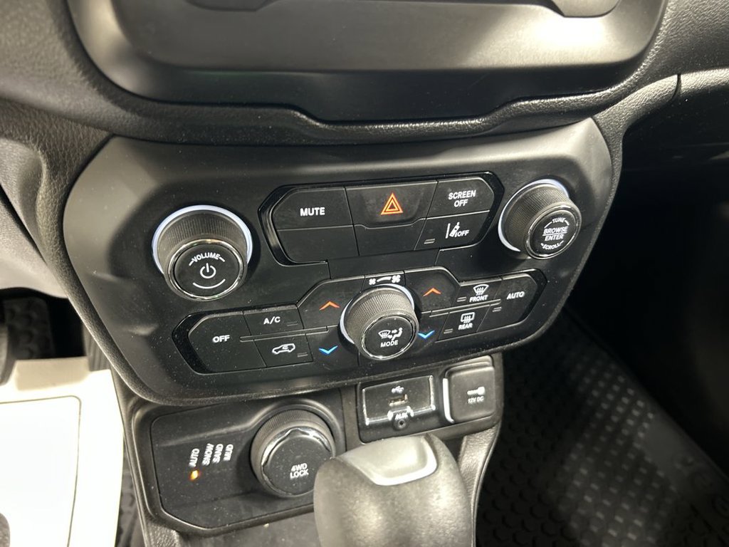 Used 2021 Jeep Renegade Latitude w/ Convenience Group AWD/4WD image 16
