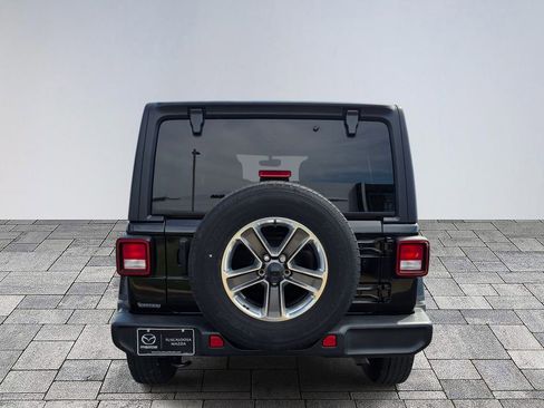 Used 2022 Jeep Wrangler Unlimited Sahara AWD/4WD image 7