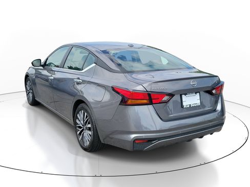 Used 2025 Nissan Altima 2.5 SV FWD image 4
