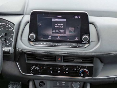 Used 2024 Nissan Rogue S FWD image 18