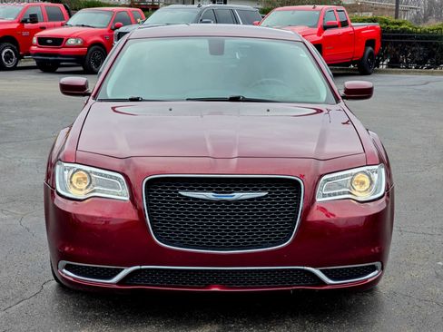 Used 2018 Chrysler 300 Touring image 3