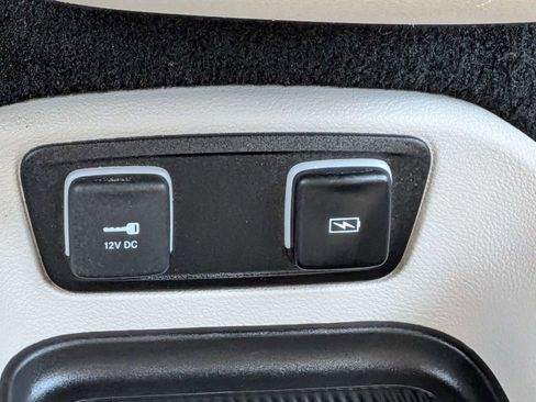 Used 2021 Chrysler Voyager Lxi FWD image 22