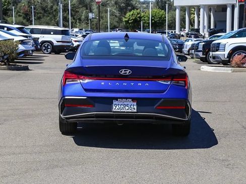 Used 2025 Hyundai Elantra SEL FWD image 4