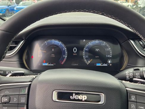 Used 2025 Jeep Grand Cherokee L Limited w/ Luxury Tech Group II AWD/4WD image 37