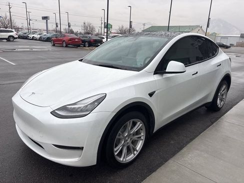 Used 2021 Tesla Model Y Long Range image 3