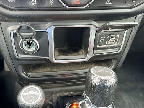 Used 2023 Jeep Gladiator Sport AWD/4WD image 22