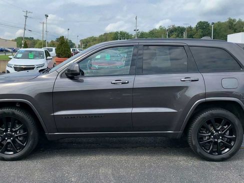 Used 2019 Jeep Grand Cherokee Altitude AWD/4WD image 5