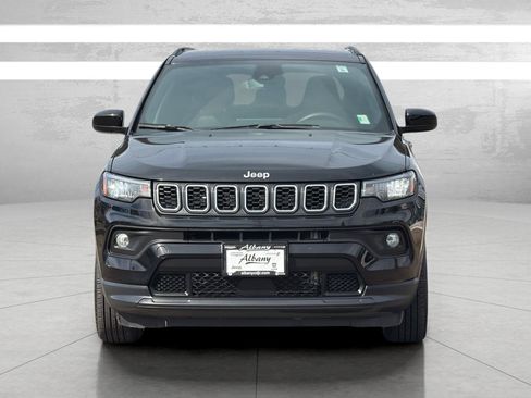 Used 2024 Jeep Compass Latitude AWD/4WD image 3