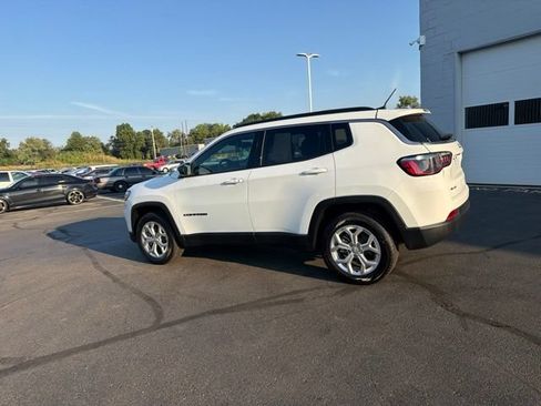 Used 2024 Jeep Compass Latitude AWD/4WD image 15