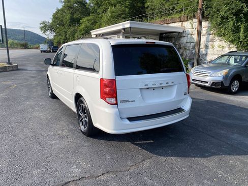 Used 2017 Dodge Grand Caravan GT FWD image 3