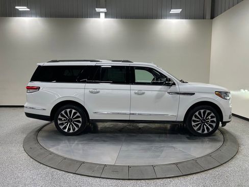 Certified 2023 Lincoln Navigator L Reserve AWD/4WD image 5