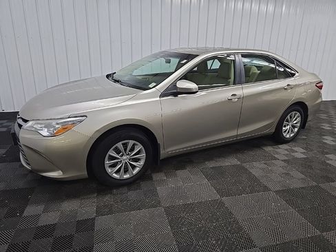 Used 2017 Toyota Camry LE w/ Moonroof Package FWD image 6