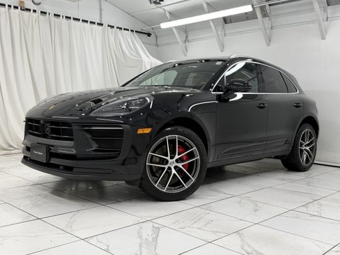 Certified 2023 Porsche Macan S AWD/4WD image 1