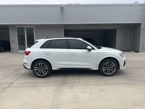 Used 2025 Audi Q3 2.0T Premium w/ Convenience Package image 4
