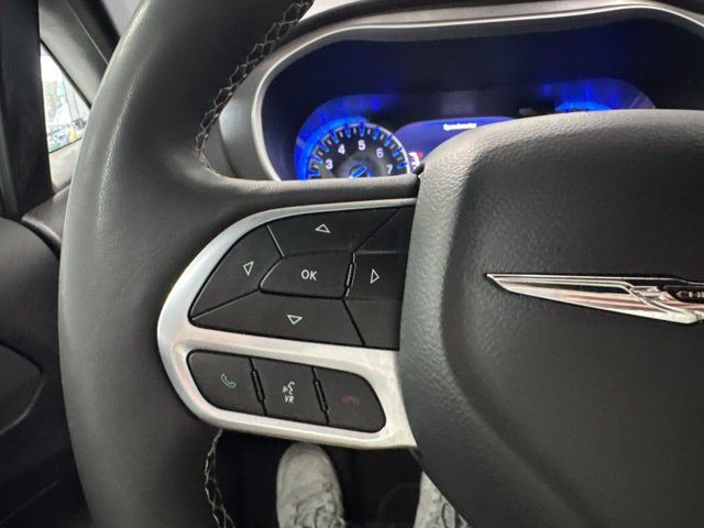 Used 2025 Chrysler Pacifica Select FWD image 34