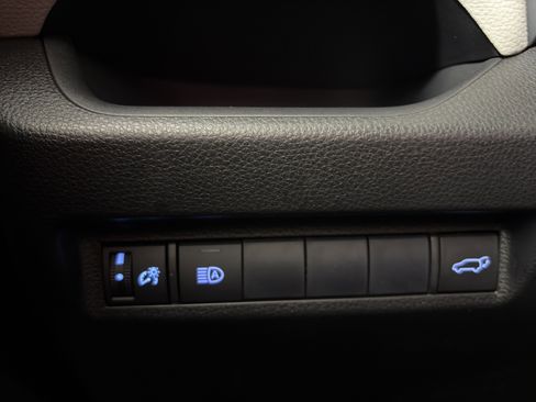 Used 2020 Toyota RAV4 XLE image 34