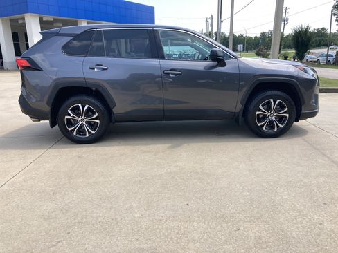 Used 2022 Toyota RAV4 LE FWD image 4