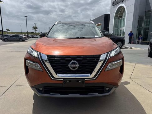 Used 2022 Nissan Rogue SL image 2