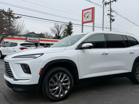 Used 2025 Buick Enclave Preferred image 8