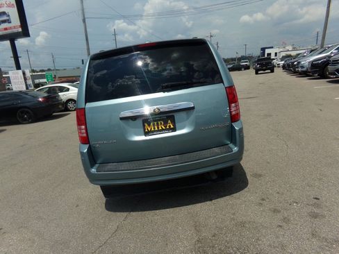 Used 2010 Chrysler Town & Country Touring FWD image 52