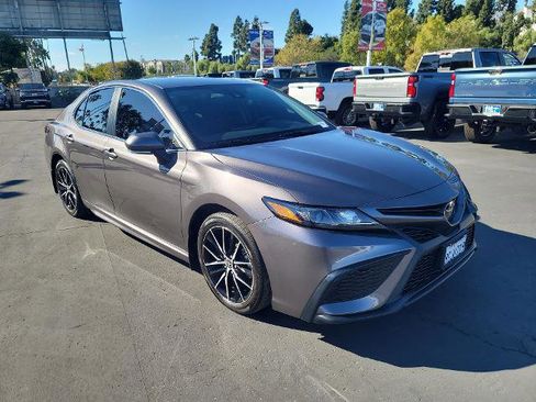 Used 2023 Toyota Camry SE image 2