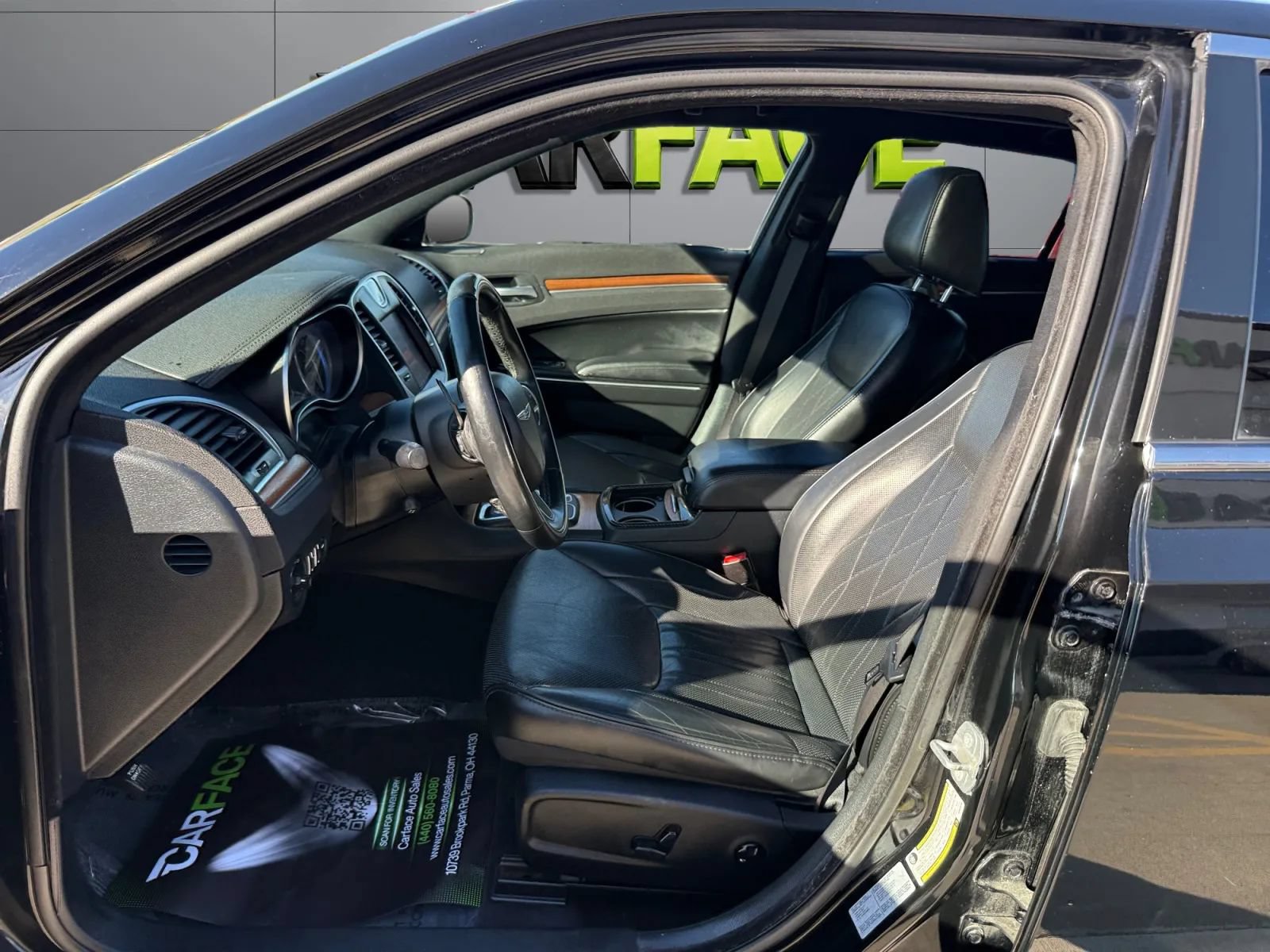Used 2017 Chrysler 300 C Platinum AWD/4WD image 16