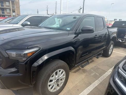 Used 2025 Toyota Tacoma SR5 AWD/4WD image 1
