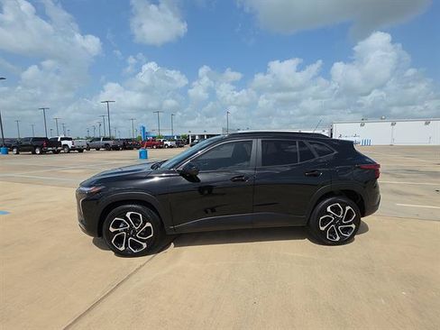Used 2025 Chevrolet Trax RS w/ Sunroof Package FWD image 3