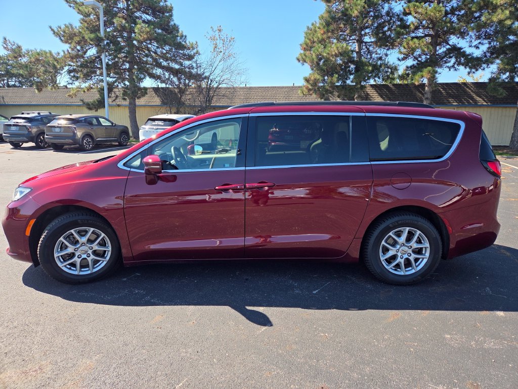 Used 2022 Chrysler Pacifica Touring-L w/ Uconnect Theater Family Group FWD image 20