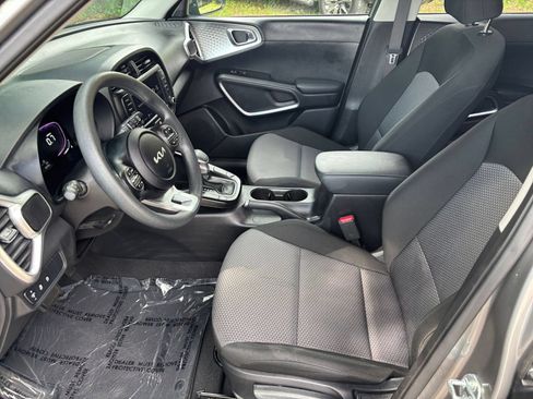 Used 2025 Kia Soul LX w/ LX Technology Package FWD image 25