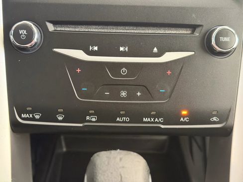 Used 2013 Ford Fusion SE FWD image 30