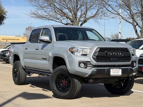 Certified 2019 Toyota Tacoma SR5 image 2