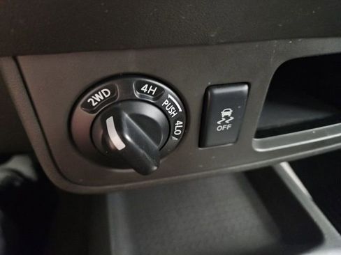 Used 2012 Nissan Xterra S AWD/4WD image 21