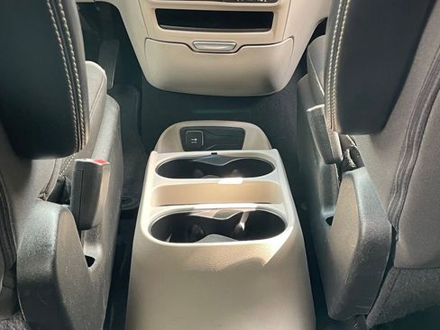 Used 2023 Chrysler Voyager LX image 23