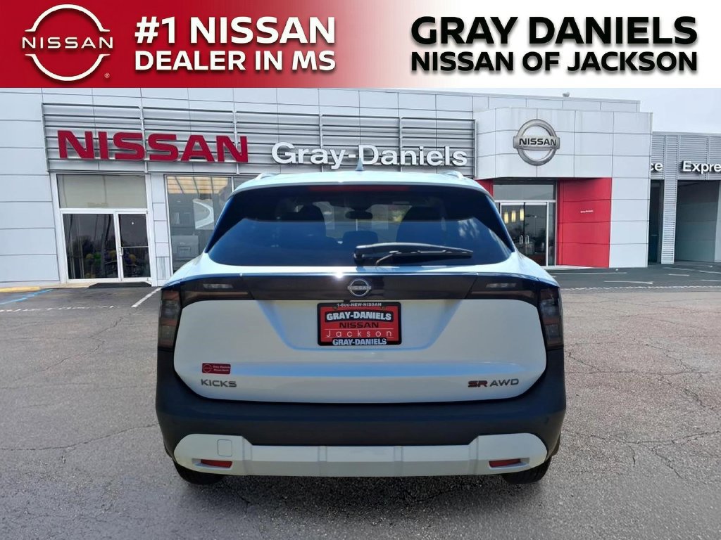 Used 2025 Nissan Kicks SR AWD/4WD image 6